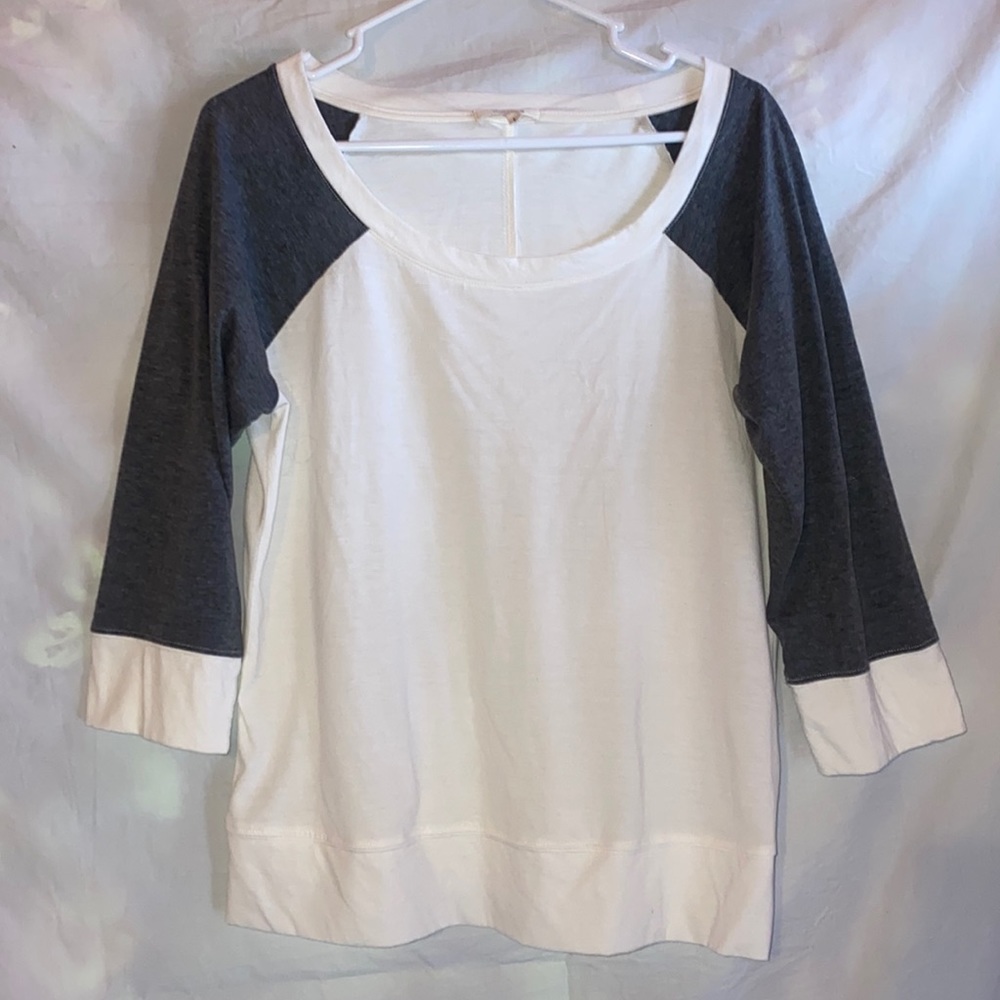 Large, gray and white three-quarter sleeve T-shirt